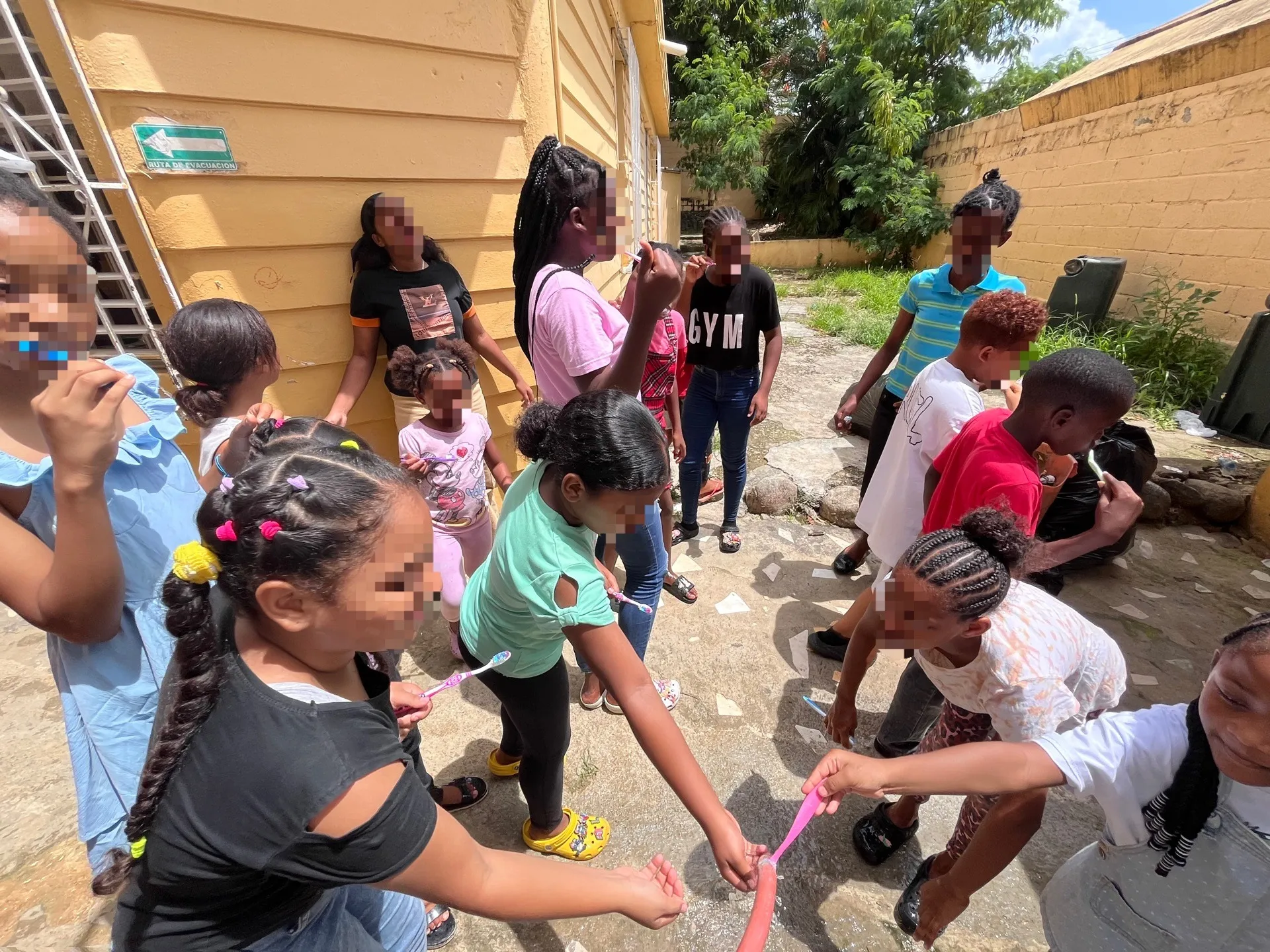 Taller de higiene con los niños y niñas del barrio